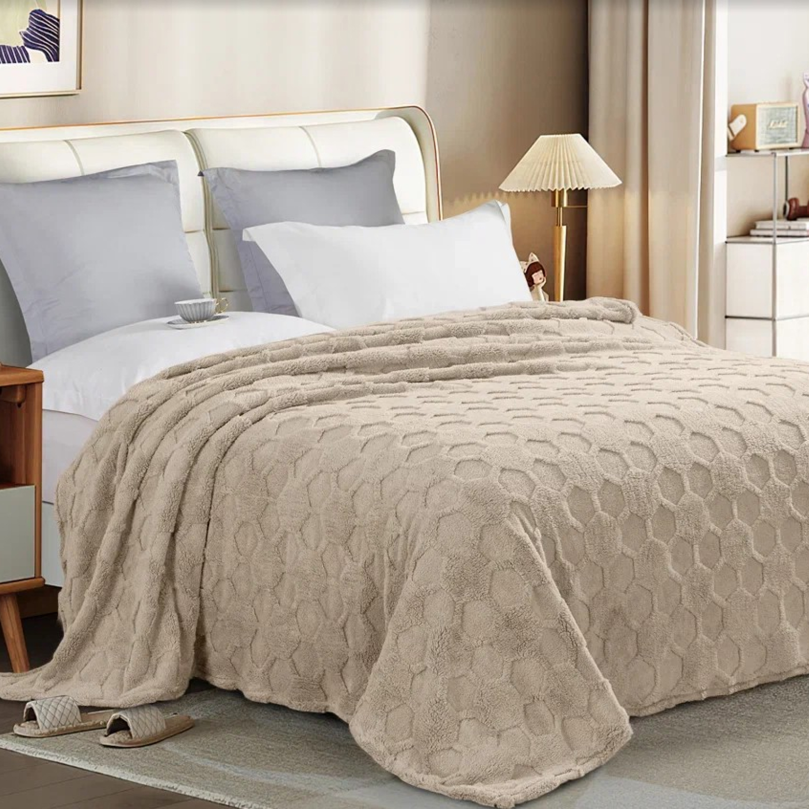 Плед велсофт Все ДОМА/Vse DOMA шерпа, соты, бежевый, ролик - 0