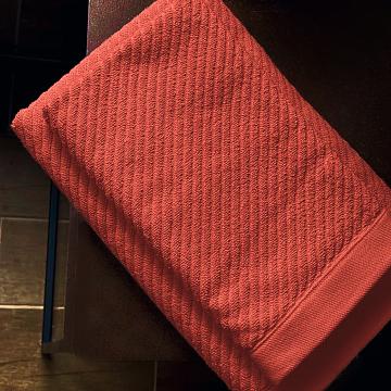 Полотенце махровое Fine Line, коллекция Gamma, кораллово-красный